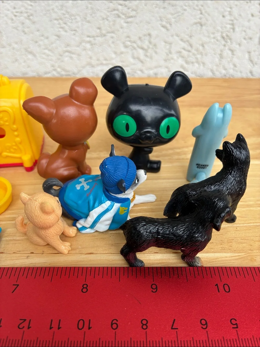 Cats and dogs and stuff! Lot of 17 small plastic!